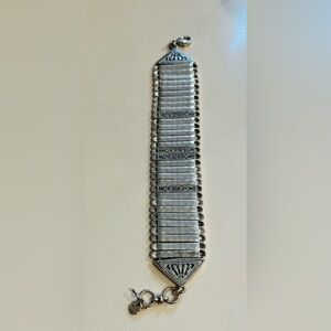 Beautiful Lucky Brand Women's Silver Link Adjustable Bracelet. Antique finish.